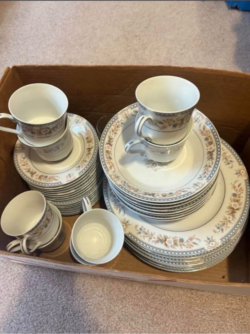 Fine Society China set  Floral Bone China Dinnerware set
